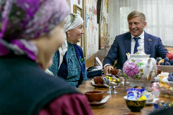 Педагоги и сотрудники   «Орлёнка» встретились с бабушками из Бураново....