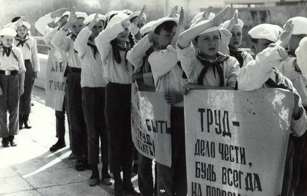 Общественно политические  праздники .р
