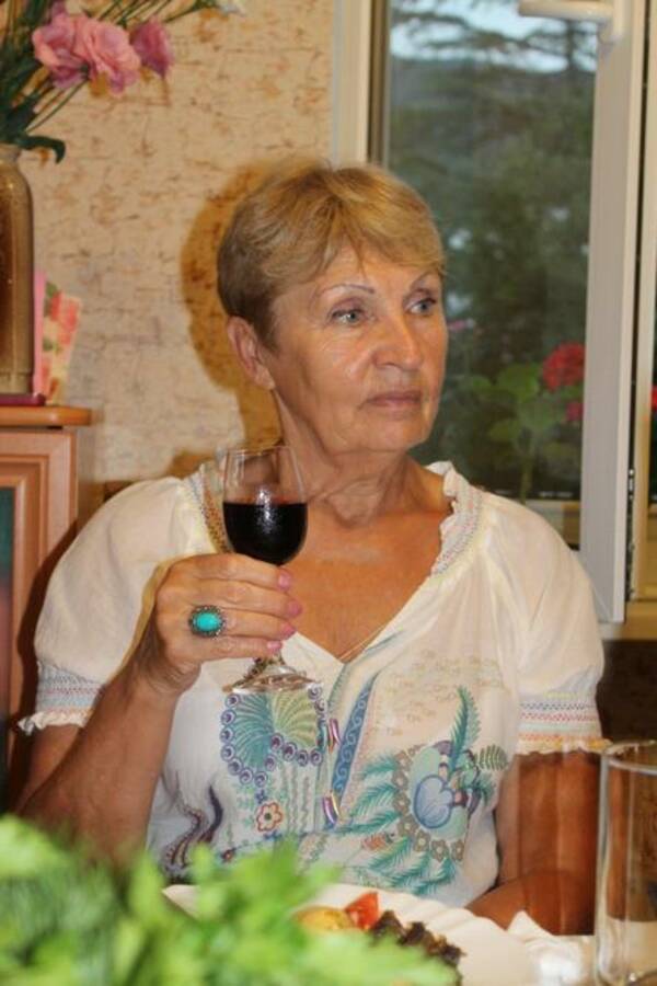 Милованова (Лапшина) Елена.