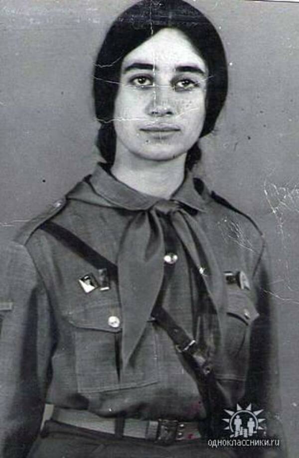 Шогенова Людмила. 1974 – 1976 гг. Стремительная. Вожатая. Баксан.  Кабардино  Балкария.