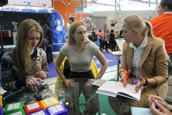 jhYtRWmvRoQ.jpgДелегация Всероссийского детского центра «Орлёнок» продолжает принимать участие в Московском международном салоне образования.