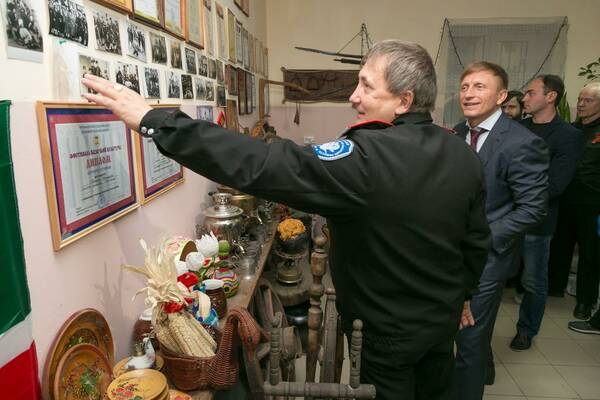 В посёлке Новомихайловский по инициативе и при поддержке директора «Орлёнка» Александра Джеуса открылся Музей казачества.