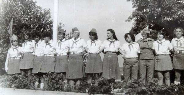 линейка прощания с ребятами отьезжающей домой Орленок 1984 г вожатский отряд