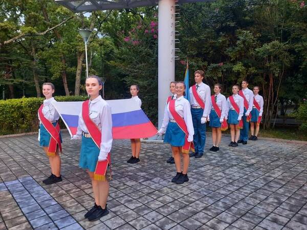 зв...