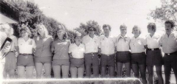 комс     1976