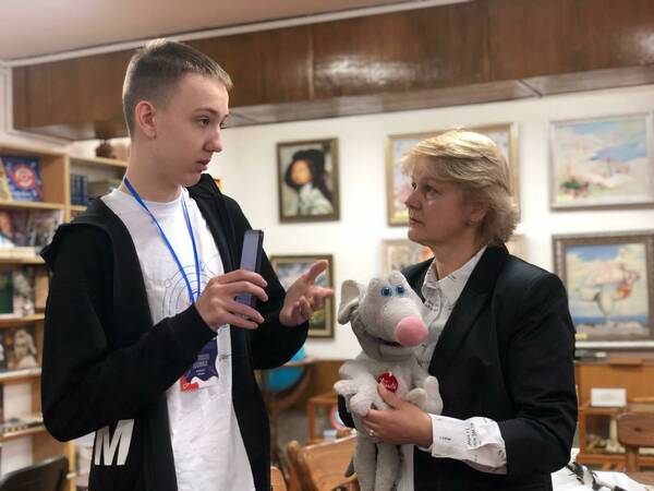Елена  Хрусталёва   автор  детских книг, режиссёр и  преподаватель актёрского мастерства.