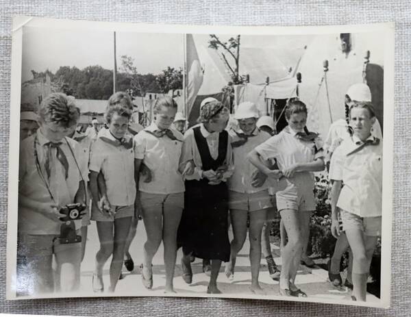 КП 1 1963 №153 3. Коммунисты старшего поколения Туапсе в гостях у пионеров пл «Орленок», 1963 год.