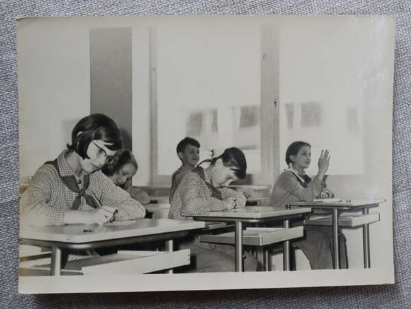 Пионерский лагерь ЦК ВЛКСМ Орленок, учащиеся на уроках, 1965г.