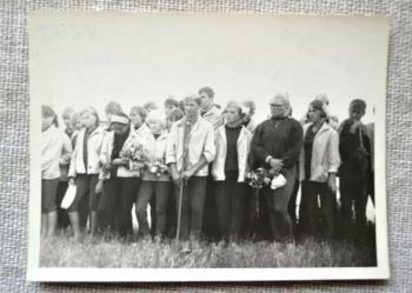 Поход по местам боев за Туапсе в годы ВОВ 1941 1945гг. пионеров  лагеря Орленок, с участием защитника г. Туапсе   в 1942г. в рядах 73 го   Краснознаменного зенитного артиллерийского полка моряков Лукьянова М.  М.