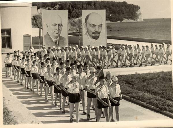 КП 1 №29 1  63г. лагерь Орлёнок после утренней линейки 1962 год