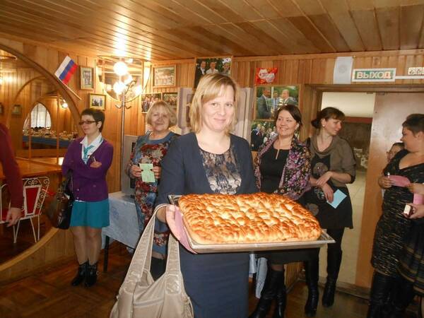мужчины учебно  методического центра поздравляли нас с 8 марта!  Устроили нам Орлятские Олимпийские игры.  2014.ну