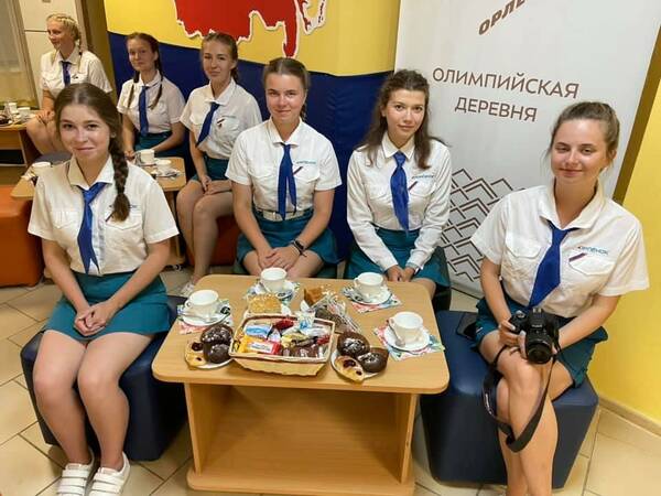 встреча   вожатского отряда «Синяя птица», лагерь    «Олимпийская деревня» с директором Центра   Джеусом А.В.