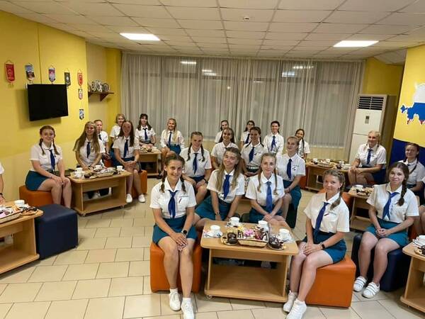 встреча   вожатского отряда «Синяя птица», лагерь    «Олимпийская деревня» с директором Центра   Джеусом А .В.