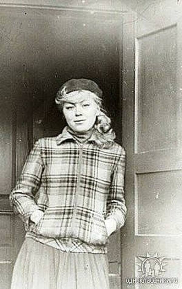 Смекалова (Карпова) Елена. 1984 85 гг.  Звёздная. Вожатая. Псков.