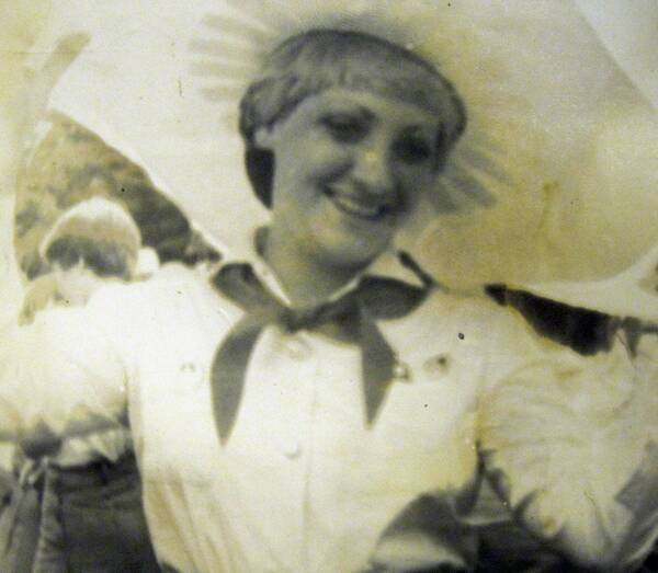Семёнова (Евсина) Анна.  1982 – 1985 гг.   Звёздная. Жемчужина. Вожатая. Динская.  Краснодарский.