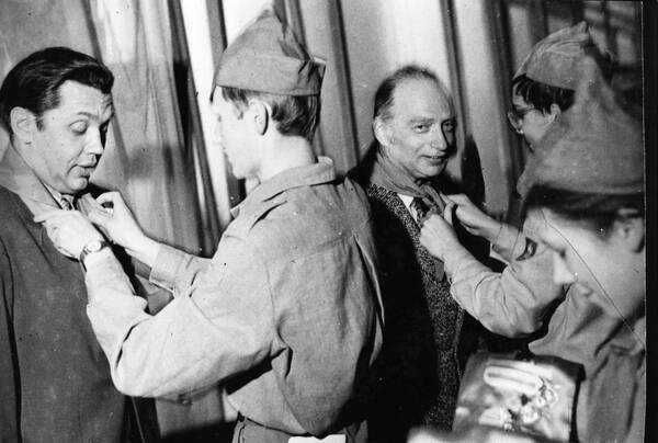 1974 год. В гостях у орлят поэт Роберт Рождественский и композитор Оскар фельцман