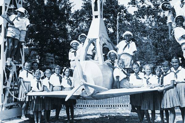 1960 год. Парк аттракционов в лагере «Орлёнок».