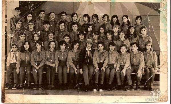 вожатая Геля Красножен, отряд Орлиное племя, 1 смена 1970 год