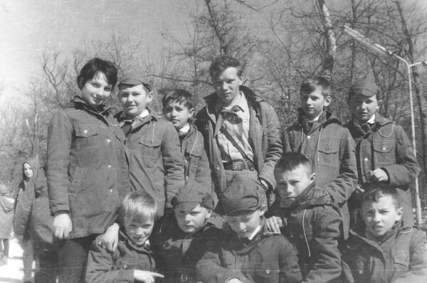 Дружина Звёздная, март апрель 1969 г. Вожатые Вера и Александр