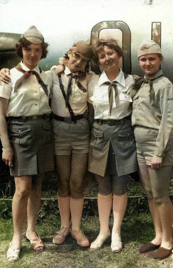 Женя Пашкова  и Галина Белоусова    и дети  1976г