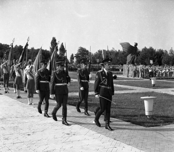 1984 год. Всесоюзный сбор знаменосцев памятных знамён, горнистов и барабанщиков, посвященный 40 летию Великой Победы.