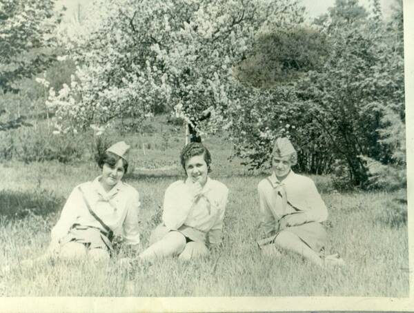 ШПВ   1972 год.В середине   наш наставник и друг Люба Лисова.Справа Круглова Нина,а слева Муслимова Ляля.