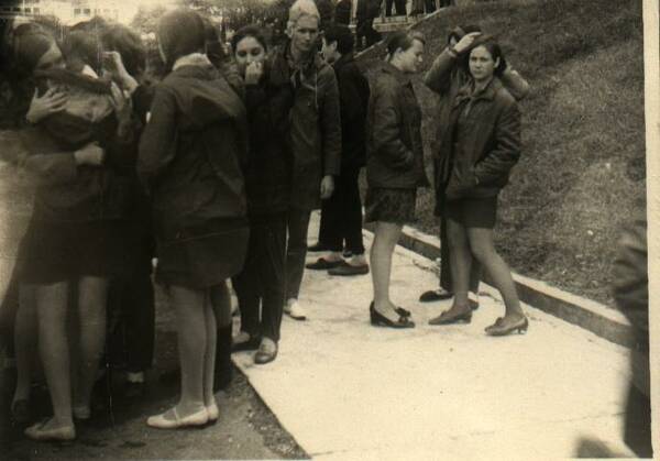 1971г. Др. Стремительная. Разъезд. В средине вожатый Колесов Виктор.