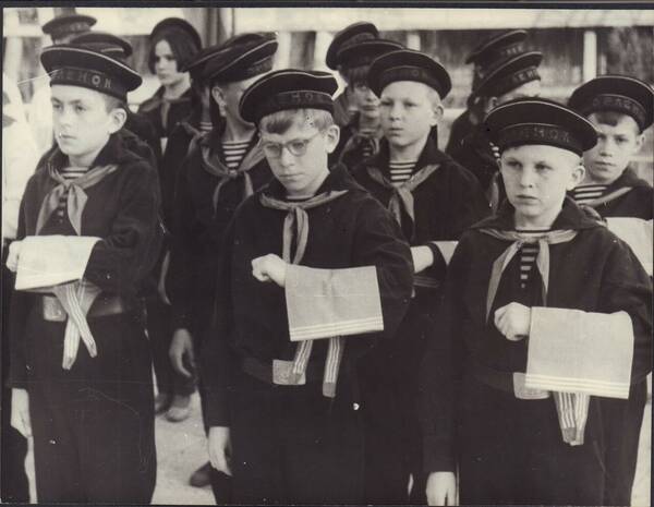 Линейка вручения гюйсов 1969