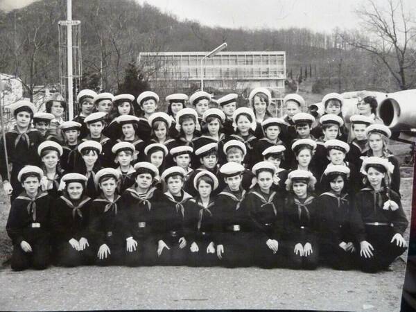 Алла Момот (Шевцова). Москва. Штормовая февраль 1977г.. Вожатые Светлана Ляпухова и Татьяна..