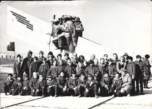Алексей Журавлёв  Вожатая Света Нилова.Штормовая  1986  Отряд Напористый.     Музей ВМС