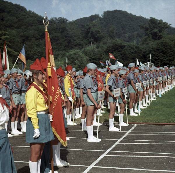 линейка на стадионе 1973