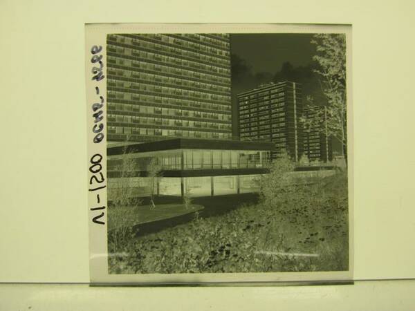 Гостиница Орленок (Корстон). Косыгина 15. 1976 г. г. Москва. Ул. Косыгина 15. . Арндт Ю. В.; Владимирова Т. Общий вид.   Томбак Борис Исаевич (Фотограф)