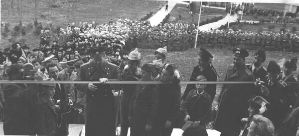 Космонавт А.А.Леонов на открытии Дома авиации и космонавтики  1969