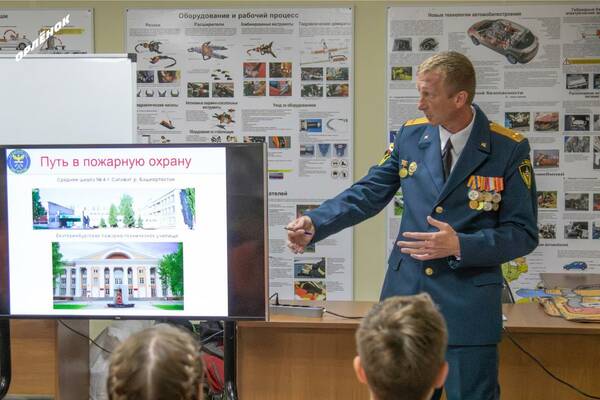 муниципальный советник 3 класса, заместитель начальника Управления по делам ГО и ЧС городского округа города Салават Республики Башкортостан Руслан Грацкий.