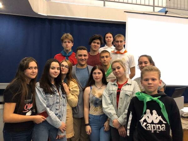 встретились с представителем ГК Росатом, руководителем клуба Юный изобретатель Владиславом   Жуковым.