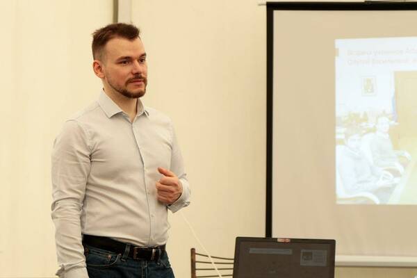 генеральный директор образовательного центра Advance Александр Згода.
