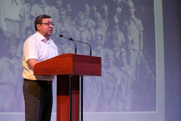 Валерий Витальевич Андреев, ректор Чебоксарского кооперативного университета, орлёнок 70 х