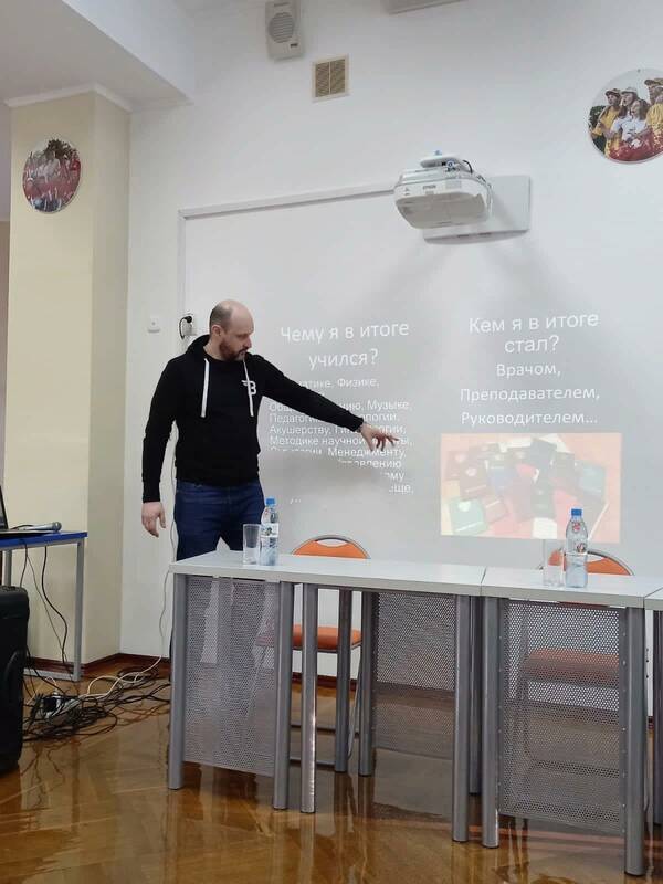 Остроменский Владимир Владимирович является доктором медицинских наук ..