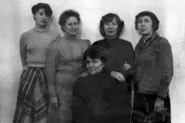 Сидит Алла Ивановна Родина зав. фонотекой, остальные слева направо работники отлдела слабых токов я,  Журавская Л. Н,   Казанцева Е, А. Мустафаева Л.С.