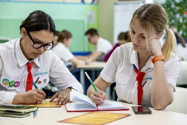 Для педагогов и сотрудников «Орлёнка» День единых действий прошёл  в формате тематического урока в Музее Победы и на образовательных площадках Центра..