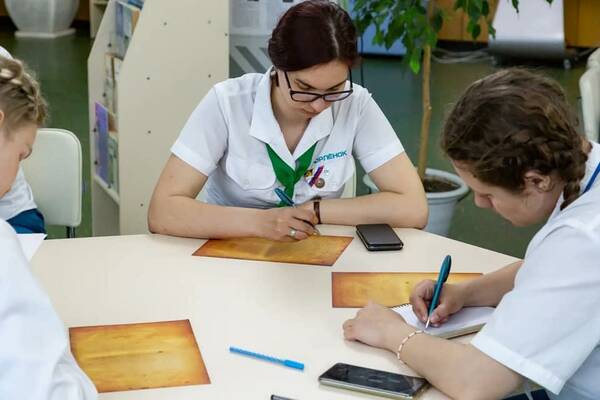 Для педагогов и сотрудников «Орлёнка» День единых  действий прошёл в формате тематического  урока в Музее Победы и на образовательных площадках Центра..