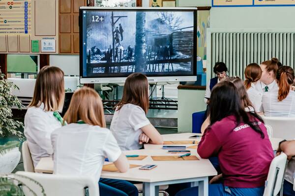 Для педагогов и сотрудников «Орлёнка» День единых действий прошёл в формате тематического урока в Музее Победы и на образовательных площадках Центра...г.  jpg
