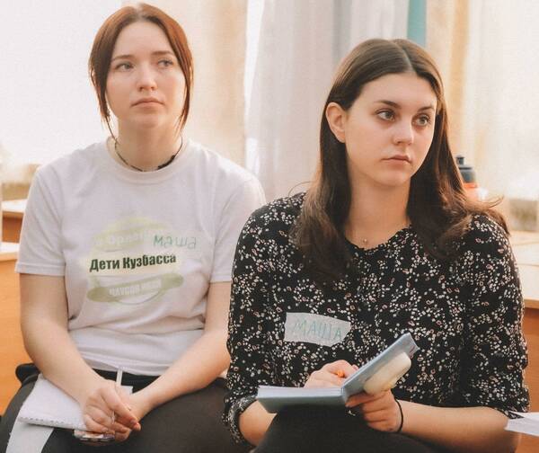 Специалисты центра первой помощи и добровольчества  «Вершина» проводят обучающие курсы для сотрудников и педагогов «Орлёнка».