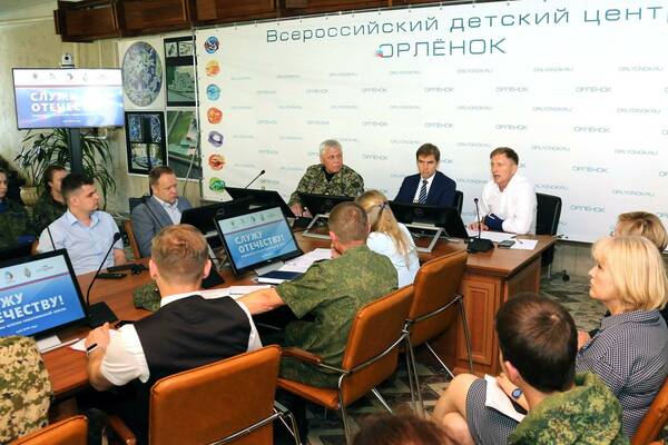 начальник управления Президента Российской Федерации по общественным проектам Сергей Геннадьевич Новиков.э