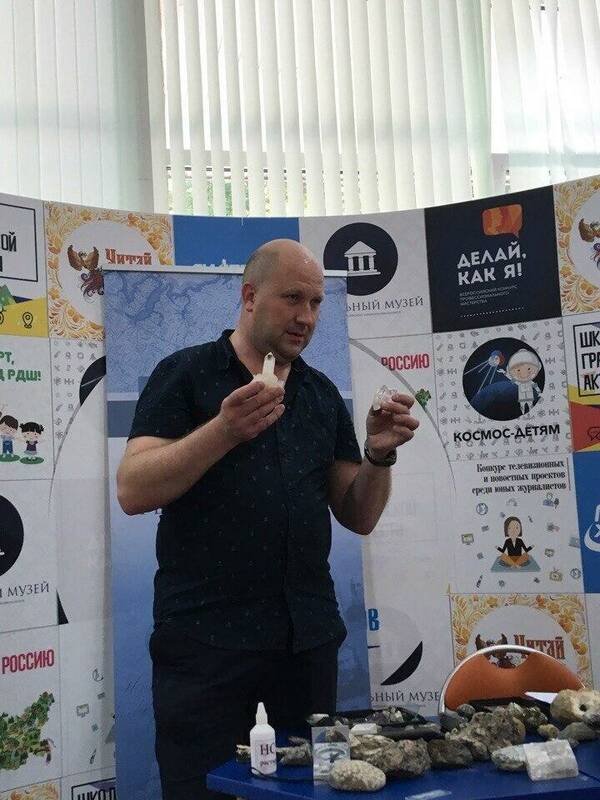 на лекции о минерах и горных породах, которую доя нас провел Шуликов Дмитрий Юрьевич.