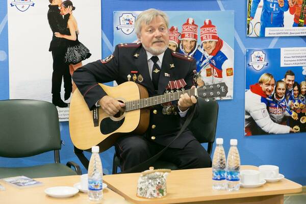 полковником полиции, кавалером четырёх орденов Мужества Алексеем Новгородовым..