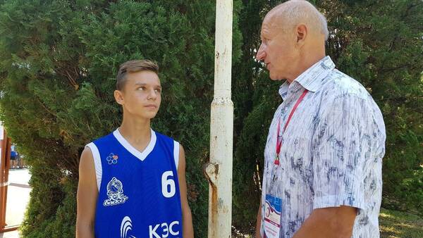 лавного судьи соревнований, Вячеслава Михайловича Виноградова..