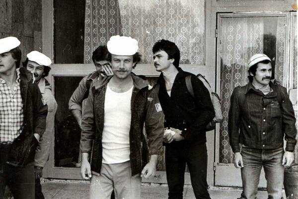 6 парней