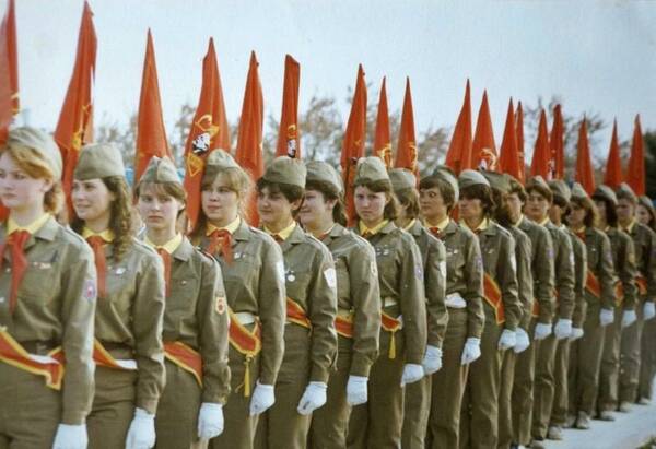 флаговые вожатые комсом