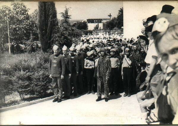 1971. Конкурс строя и песни. Вожатский отряд Юность b56h3N0vxwA